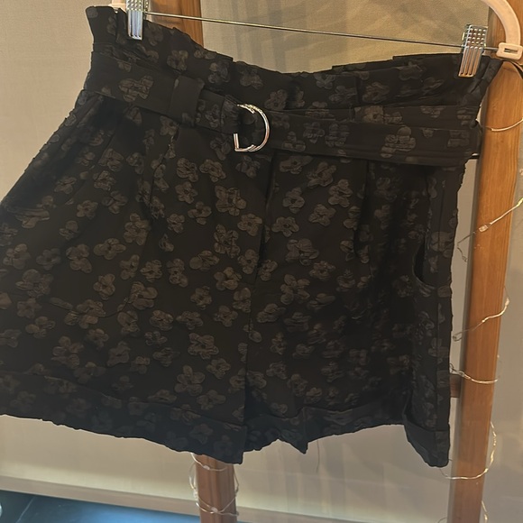 GRACIA PAPERBAG FLORAL SHORT - Picture 2 of 11